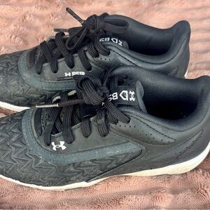 Under Armour Black Textured Baseball Cleats Boys Size 1
